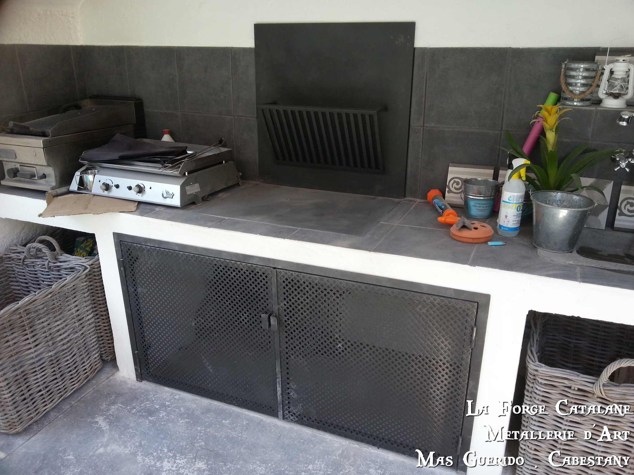 Porte sous barbecue tole perforee fer la forge catalane cabestany - 250KB.jpg